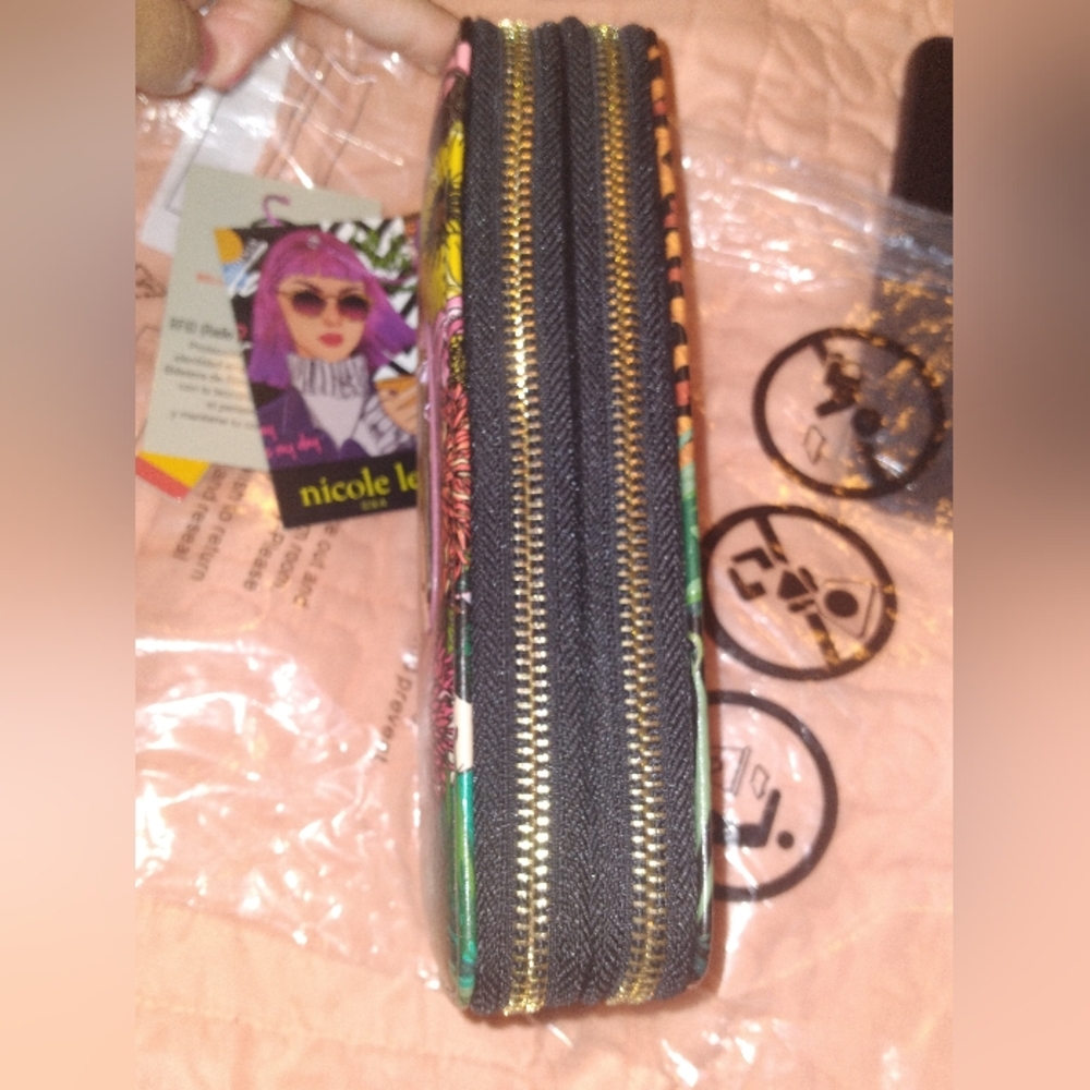 Beautiful NL wallet 😍🎀 - Picture 5 of 9